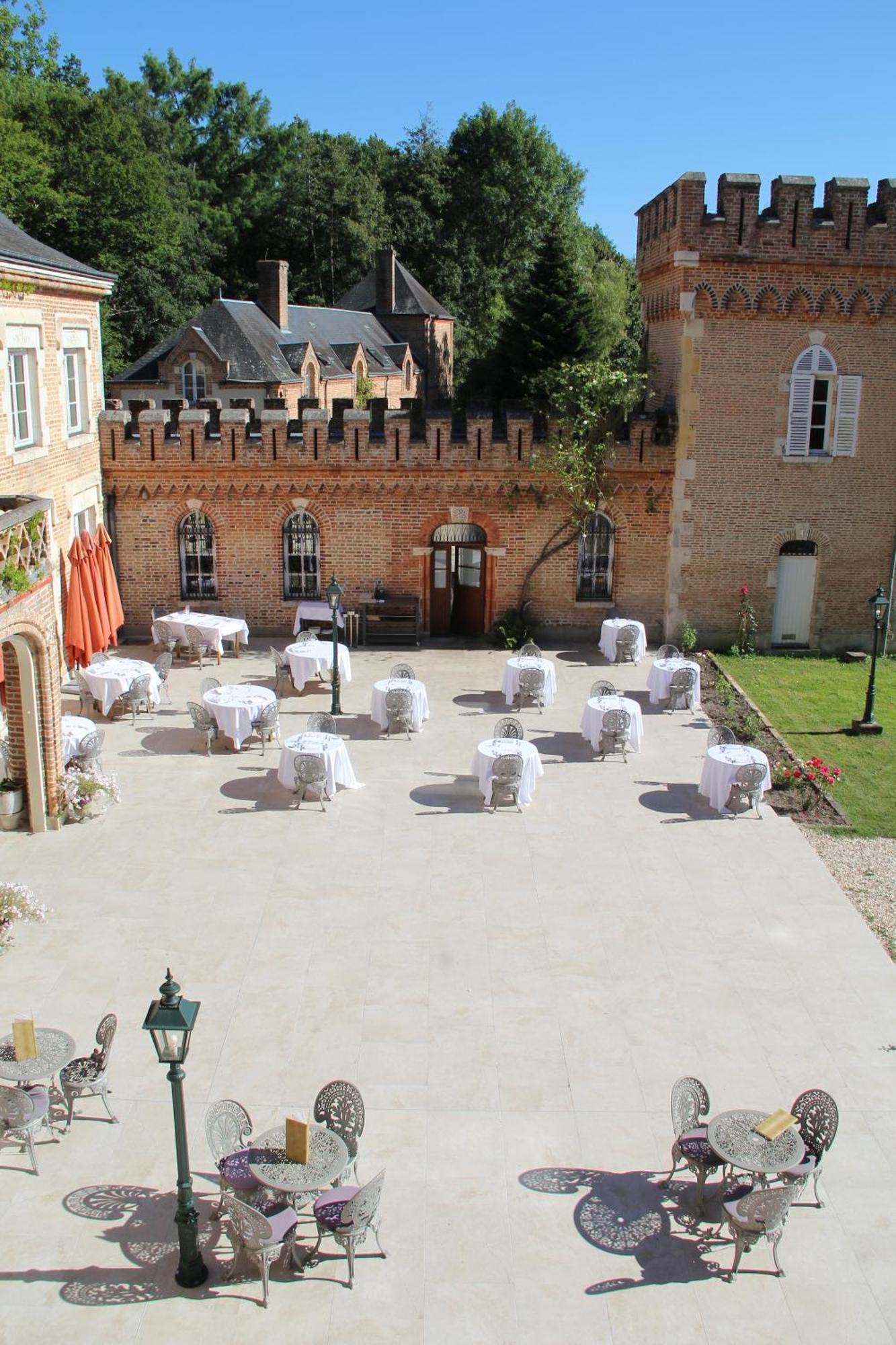 Hostellerie Du Chateau Les Muids La Ferté-Saint-Aubin Eksteriør bilde