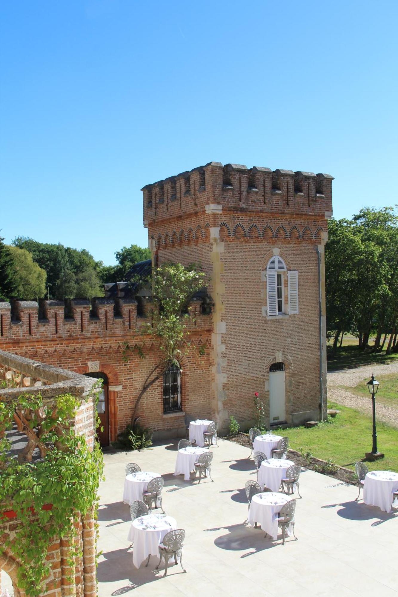 Hostellerie Du Chateau Les Muids La Ferté-Saint-Aubin Eksteriør bilde