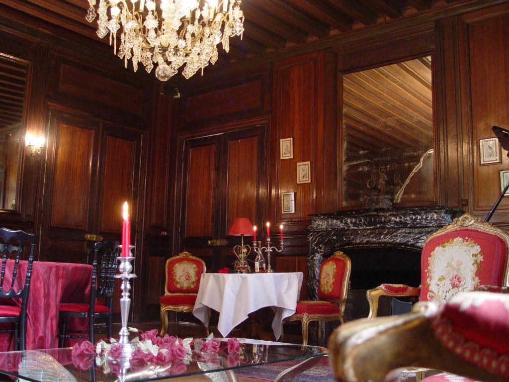 Hostellerie Du Chateau Les Muids La Ferté-Saint-Aubin Eksteriør bilde